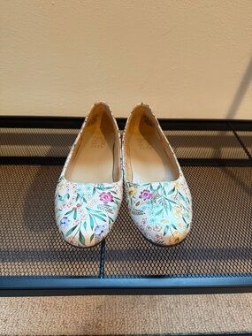 Naturalizer Floral Flats